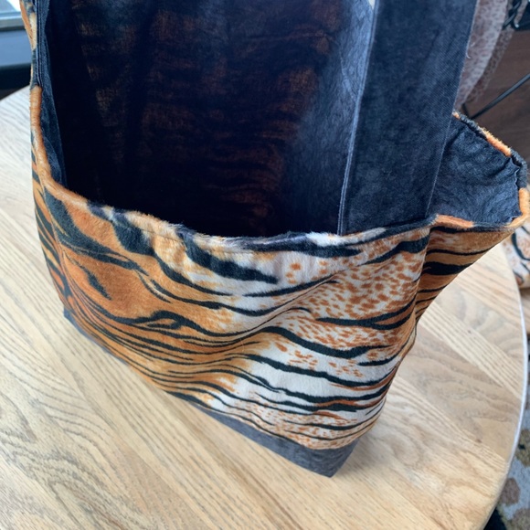 Hand Crafted Faux Fur Tote Bag with 2nd Makeup Bag - Picture 6 of 12